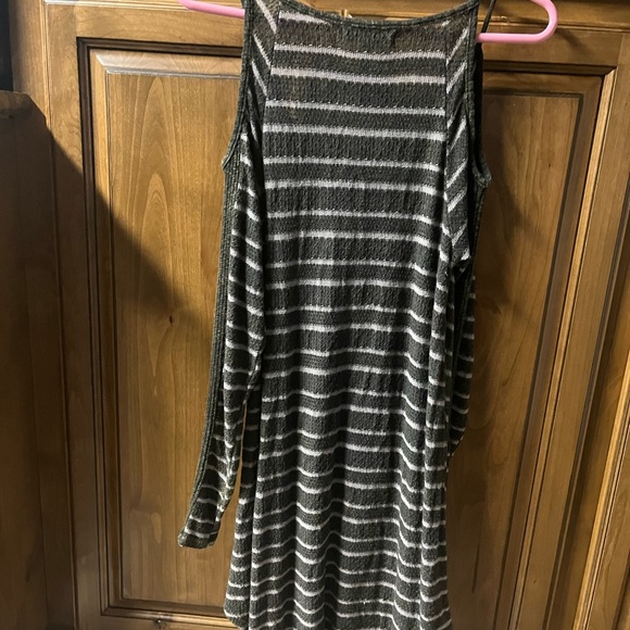 Gilded Intent cold shoulder sweater/top oversized xs - Picture 3 of 5